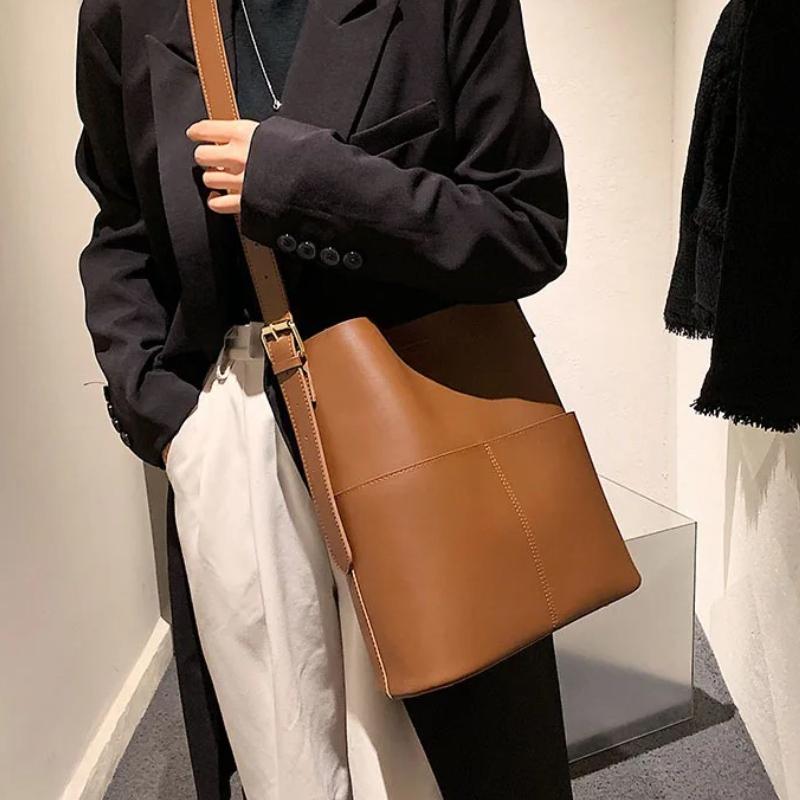 2026 Fashionable 2026 Women's Leather Shoulder Bucket Bags Handbags Winter Fall Autumn Femme Design